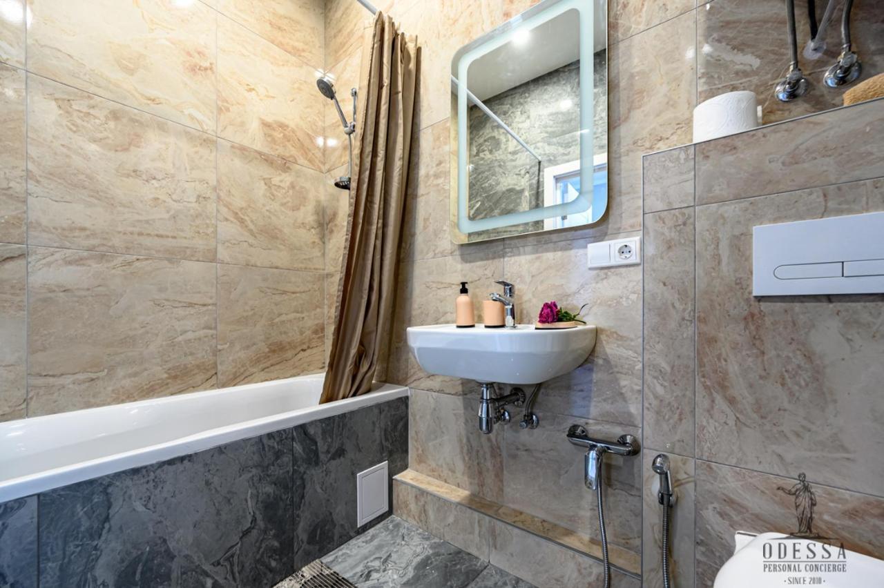 City Center New House Odessa Extérieur photo