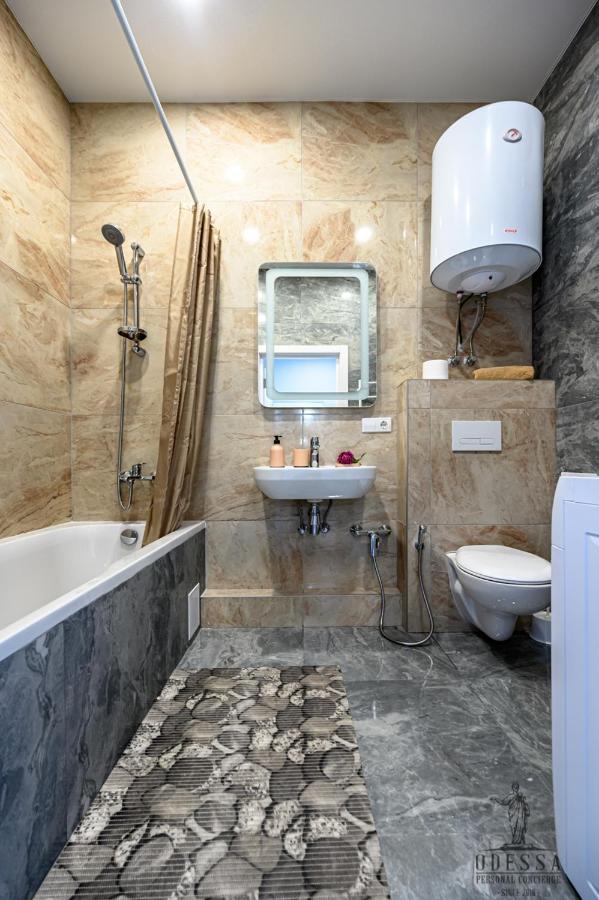 City Center New House Odessa Extérieur photo